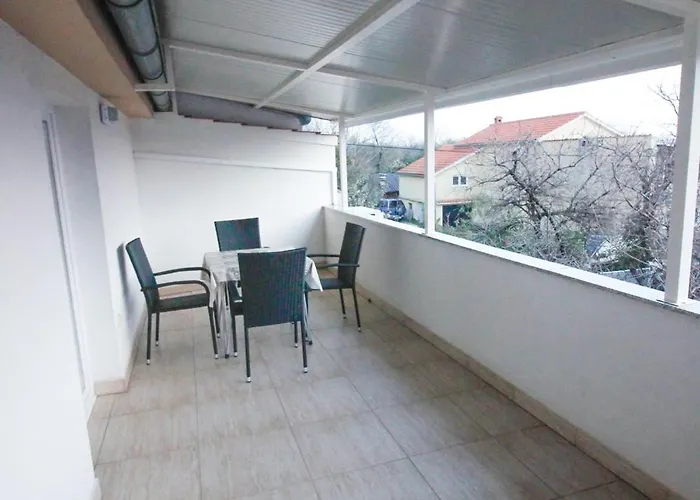 Ladan Daire Omišalj