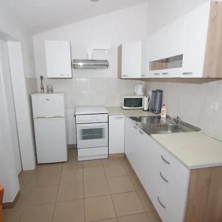 Apartment Ladan *