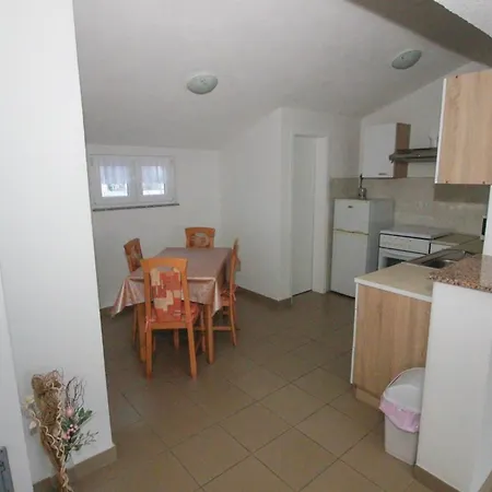Apartment Ladan *